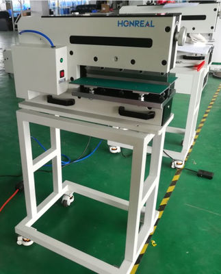 220V 60HZ 自動PCB V 溝切断機 330mm 切断長
